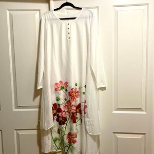 Beautiful Flowey white double layer floral long sleeve button top size 2 XL